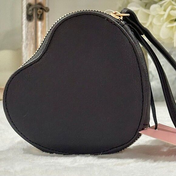 Juicy Couture Pink Velour Heart Zip Around Wristlet - PRICE IS FIRM - Picture 3 of 6